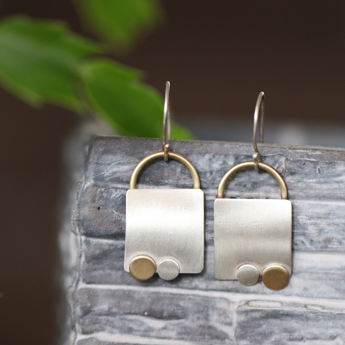 2 dots/earrings