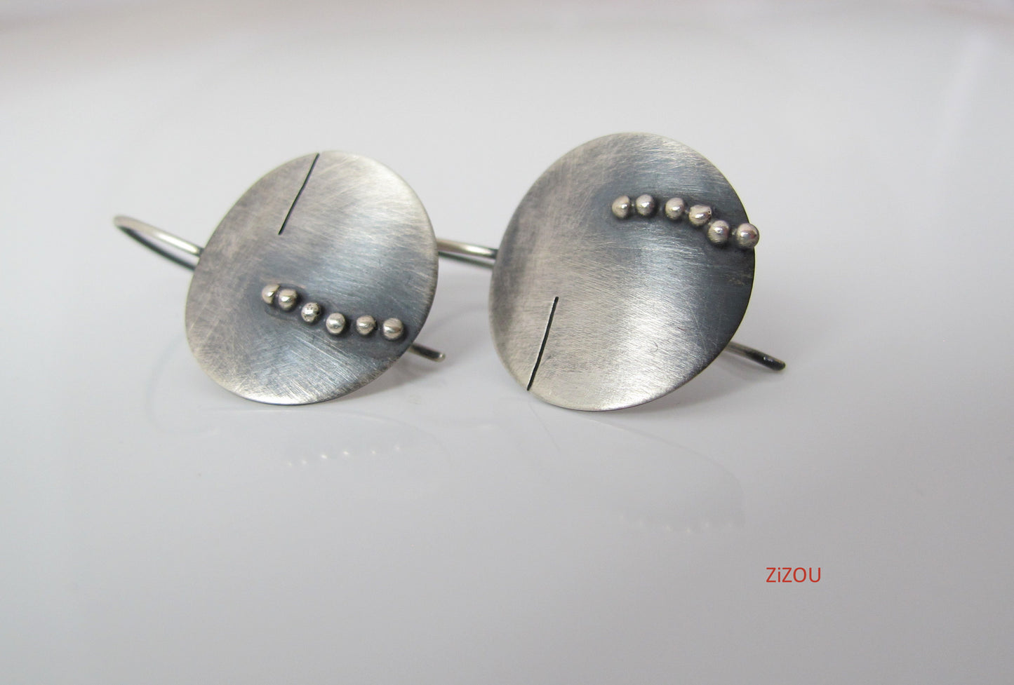 Dot / Earrings
