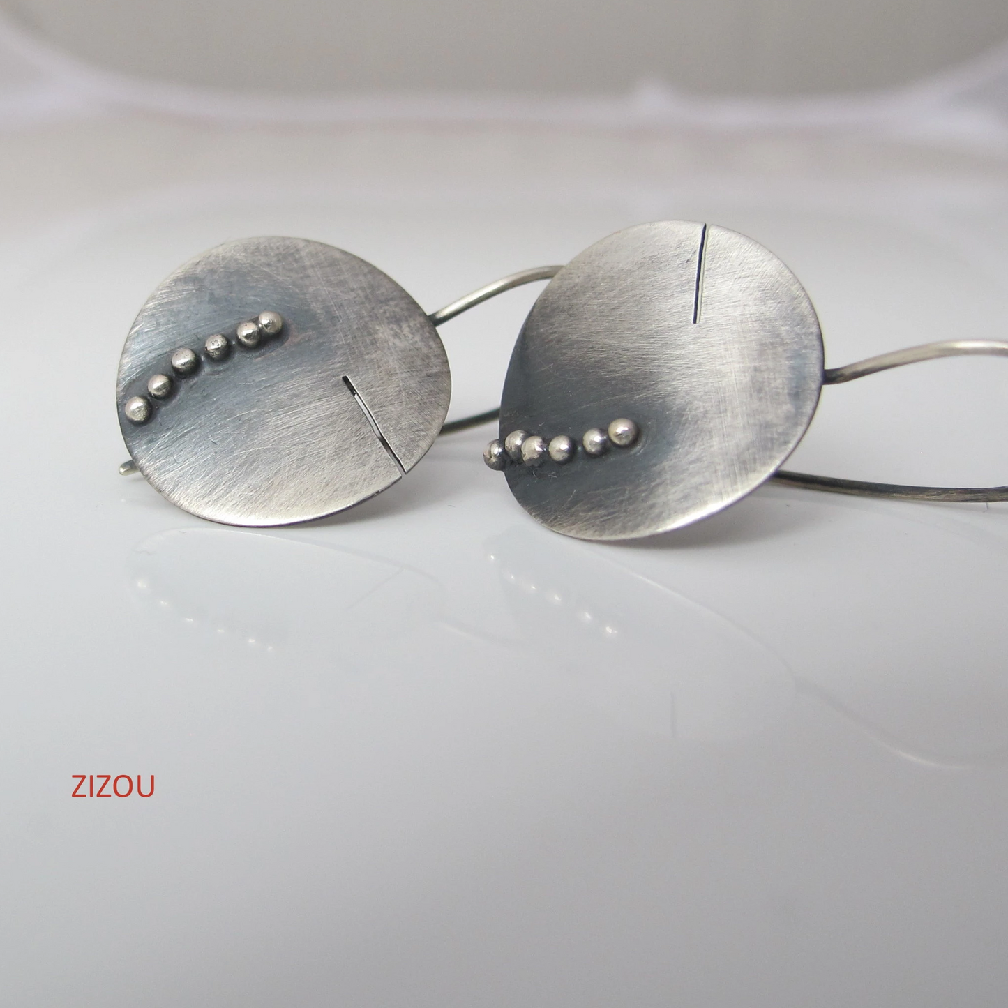 Dot / Earrings