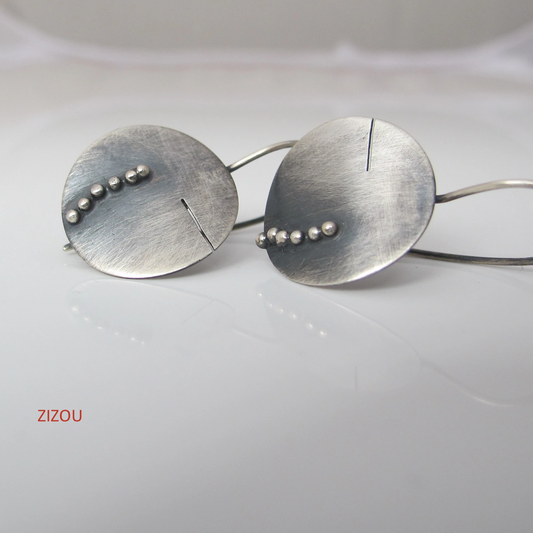 Dot / Earrings