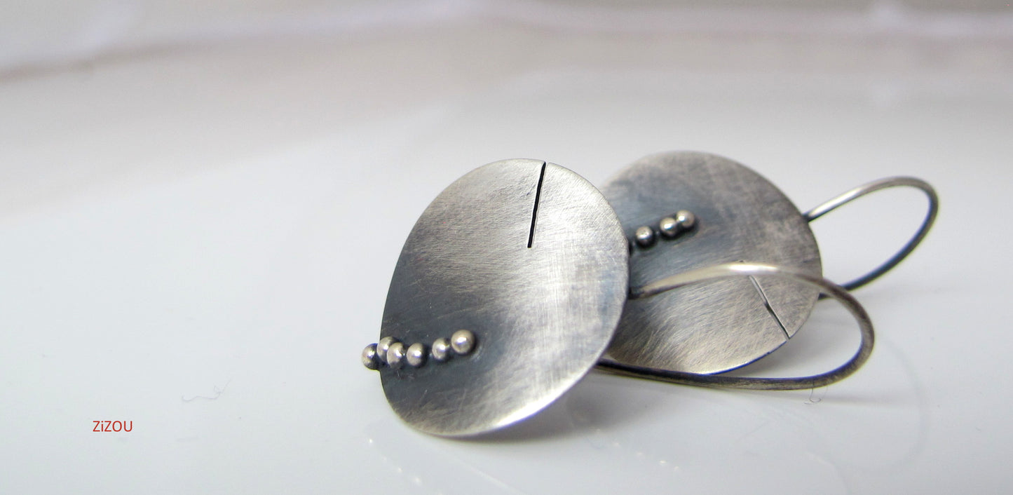 Dot / Earrings