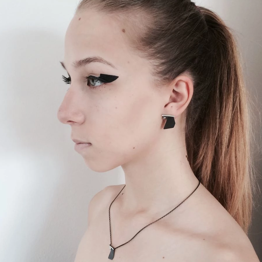 Asymmetric love / earrings