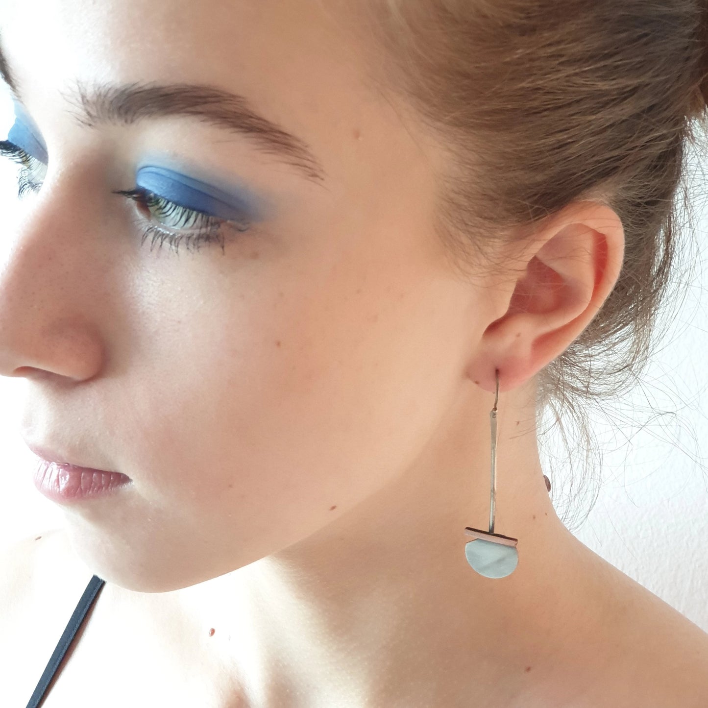 Hand / earrings