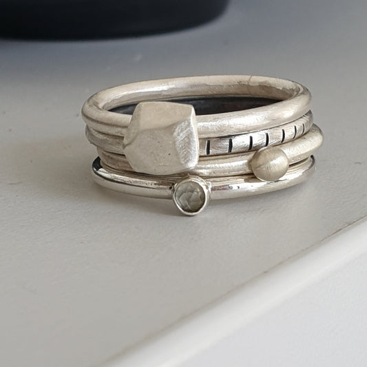 4U1 Spring vibes / prehnite / round / ring
