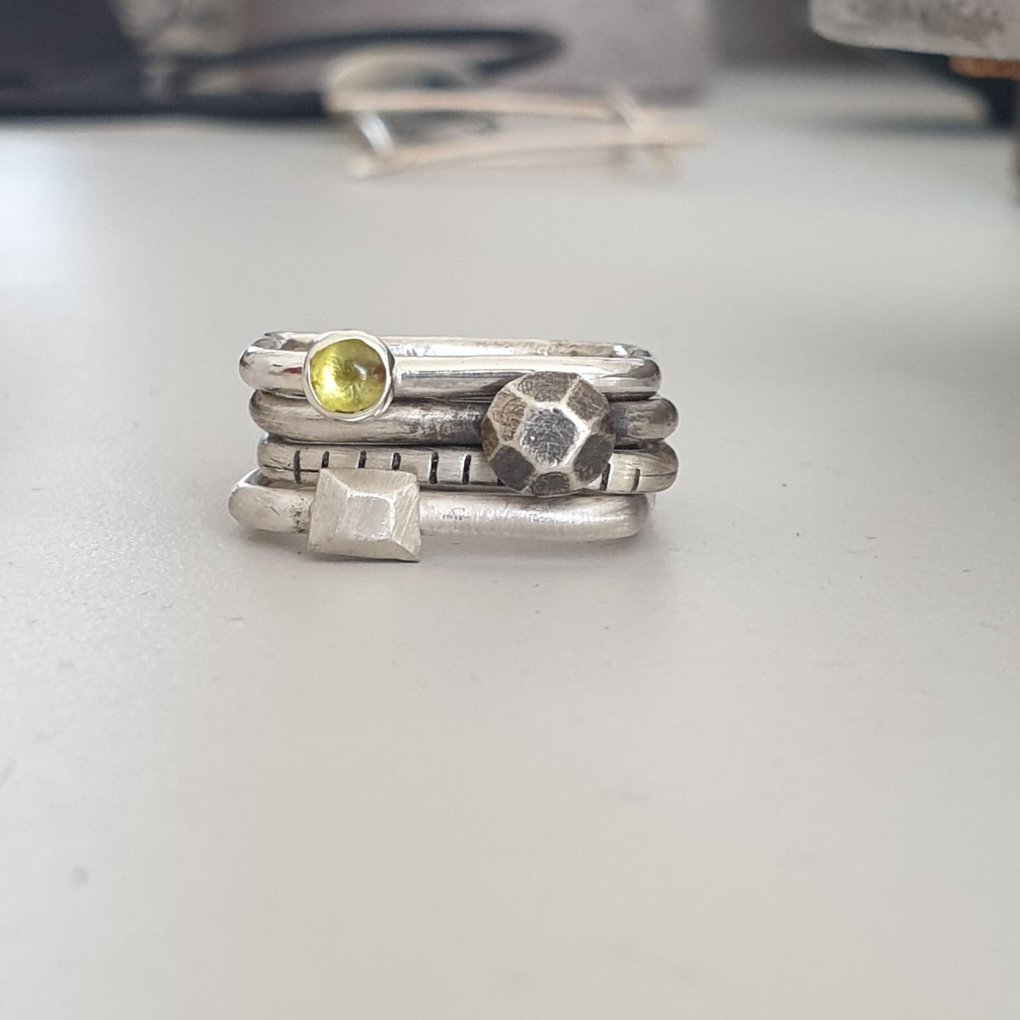 4U1 peridot / square / ring