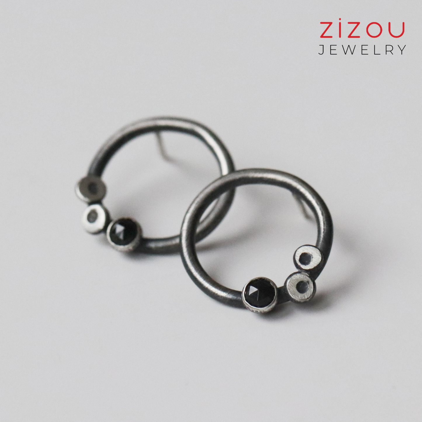 BuBBles / Black spinel / earrings