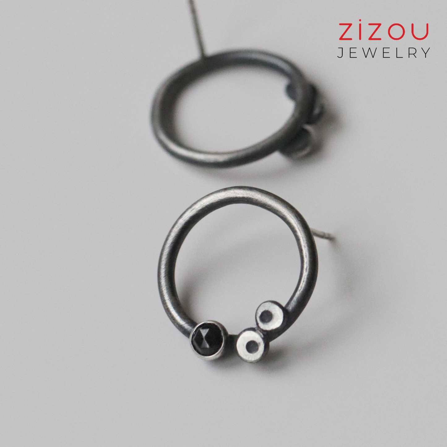 BuBBles / Black spinel / earrings