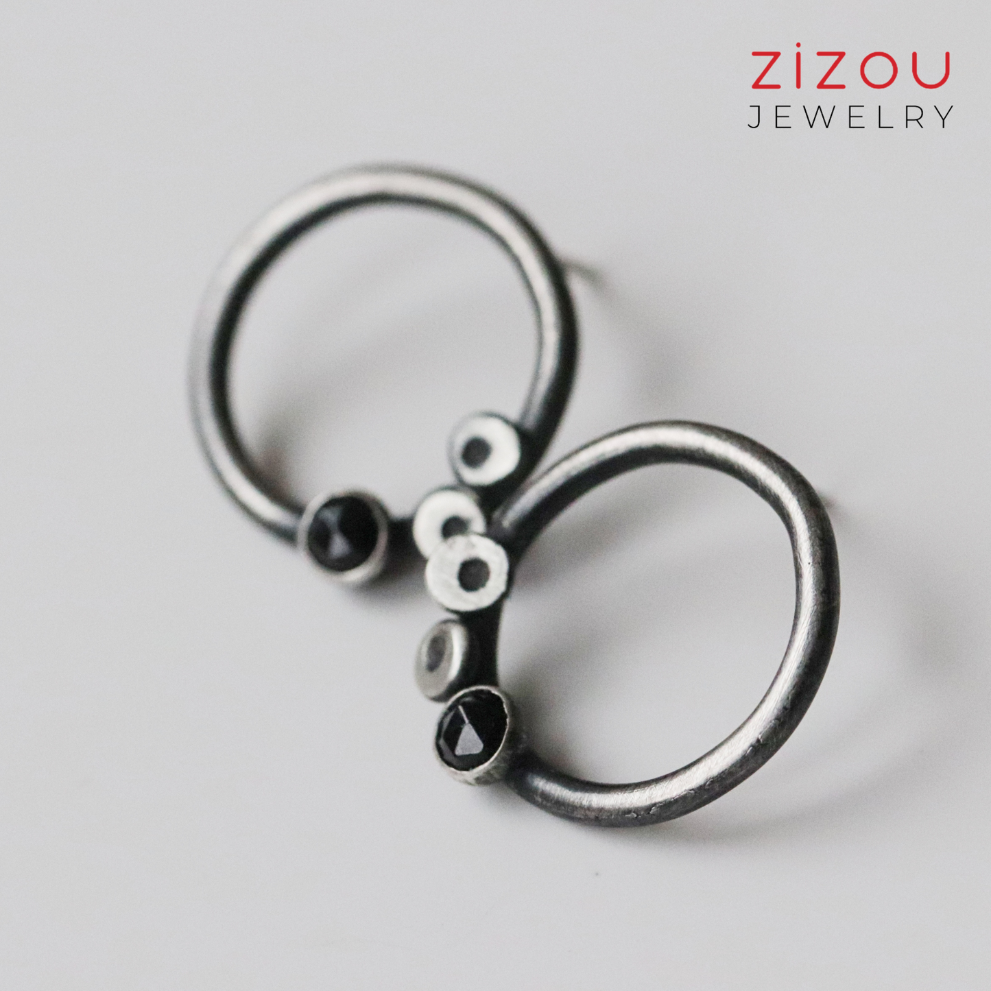 BuBBles / Black spinel / earrings