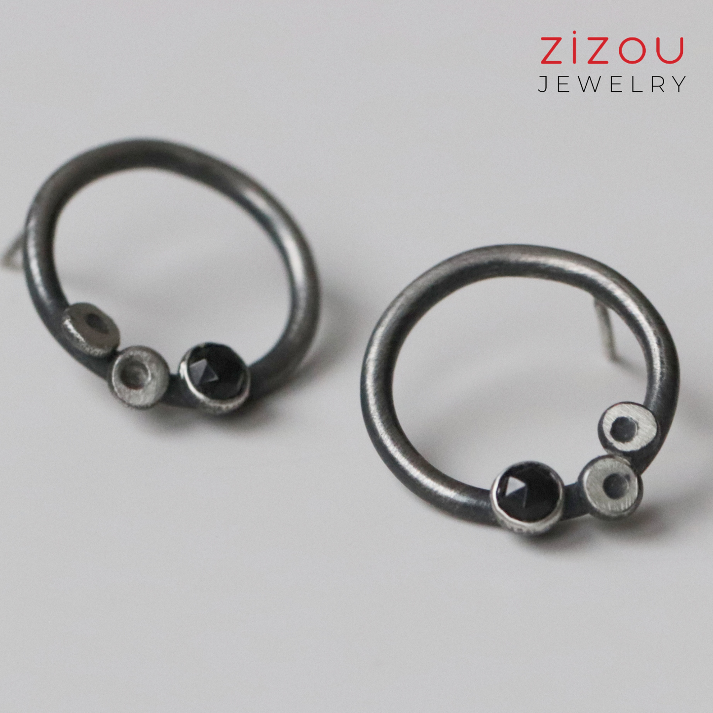 BuBBles / Black spinel / earrings