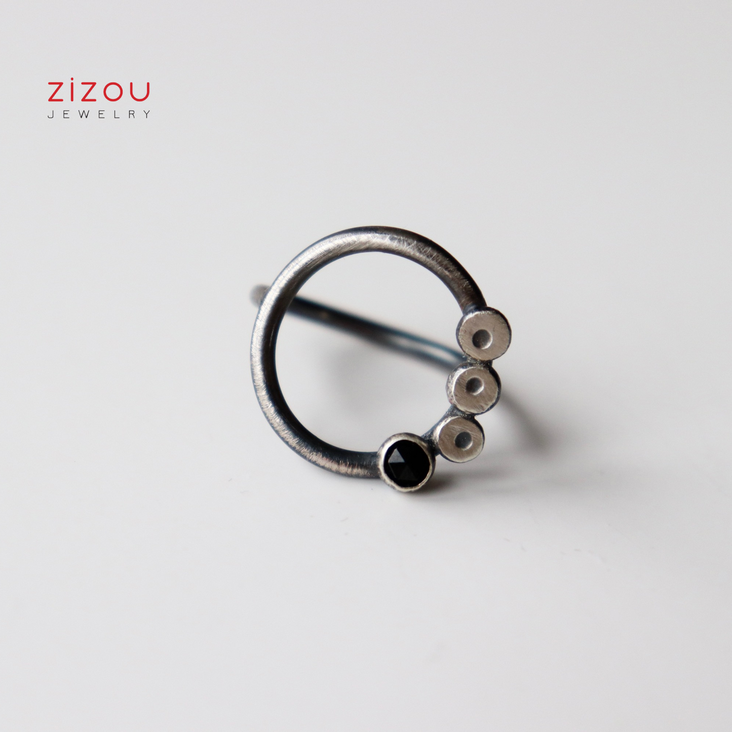 BuBBles / Black spinel / ring