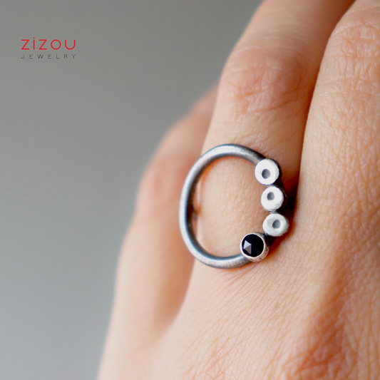 BuBBles / Black spinel / ring