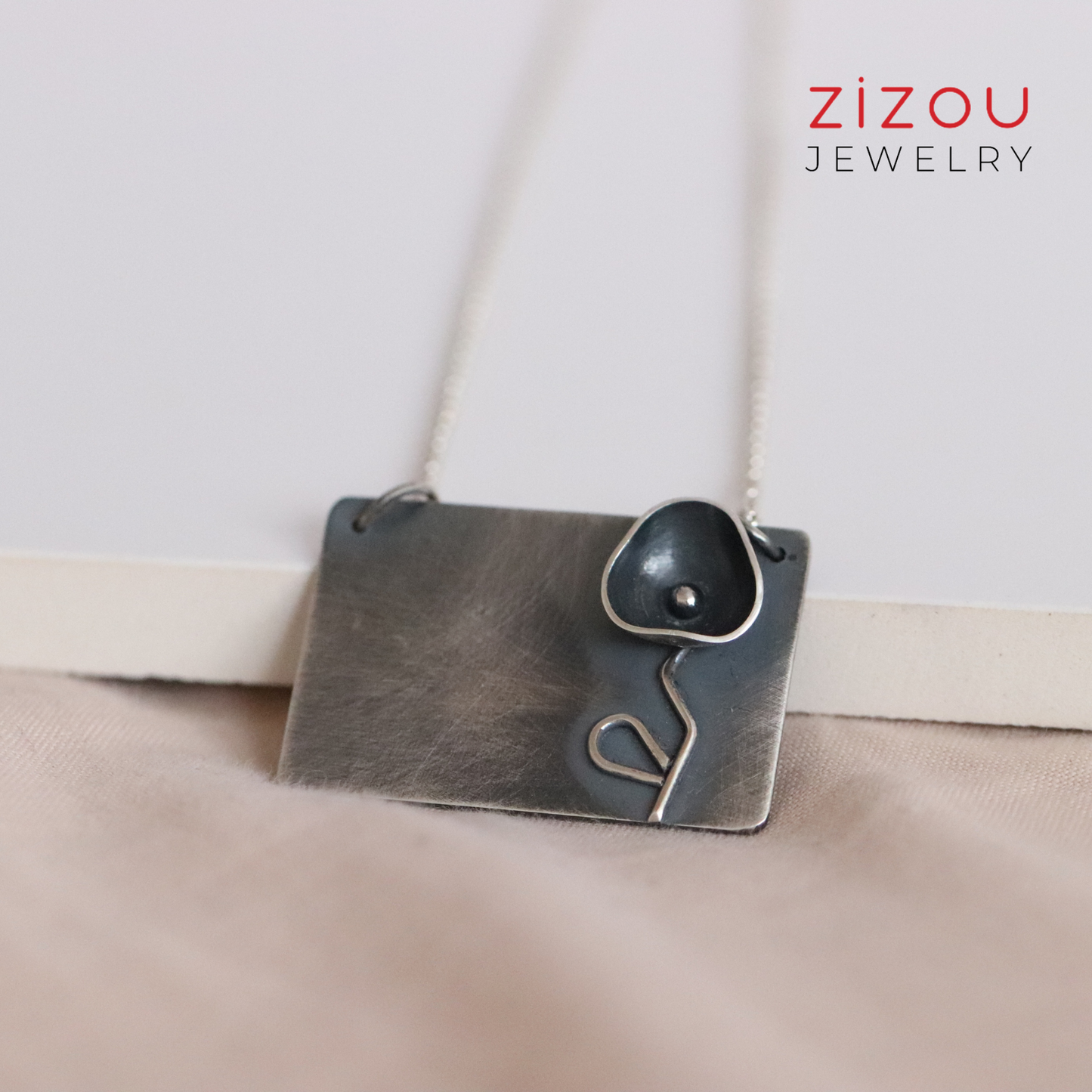 Black flower / necklace