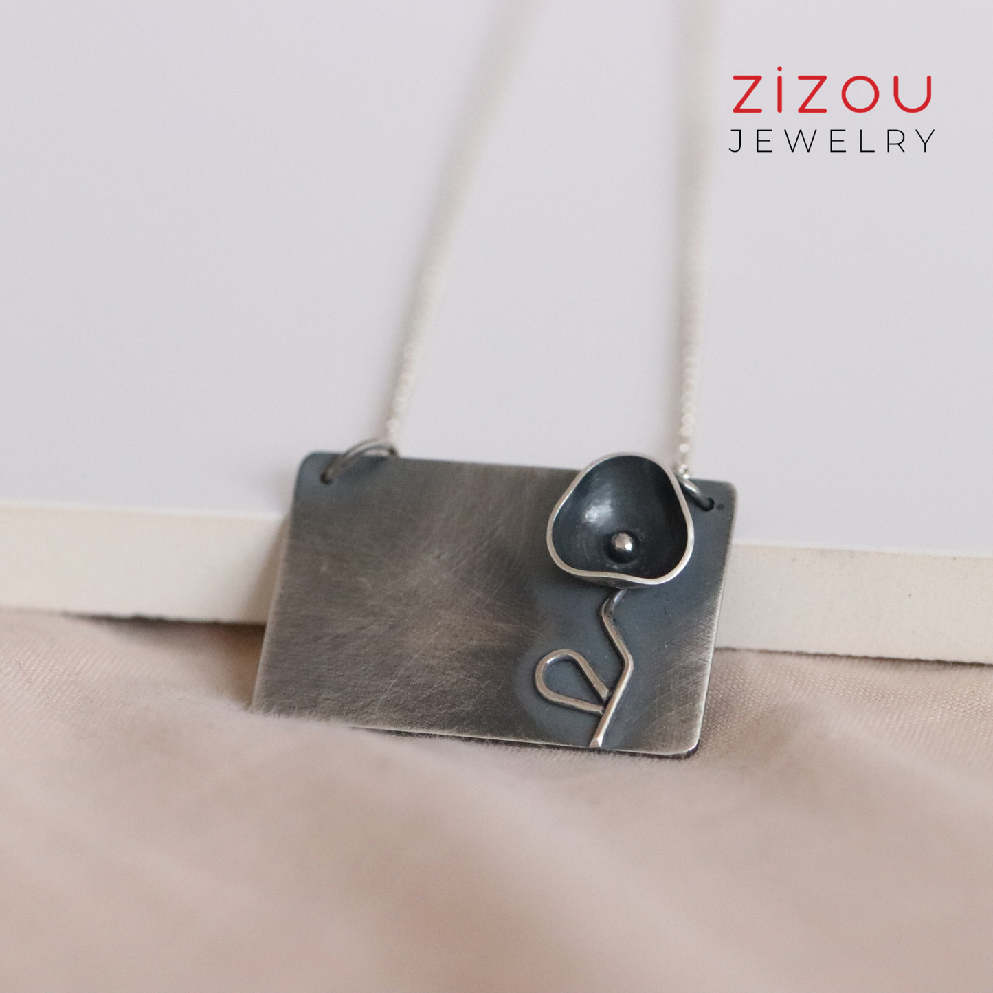Black flower / necklace