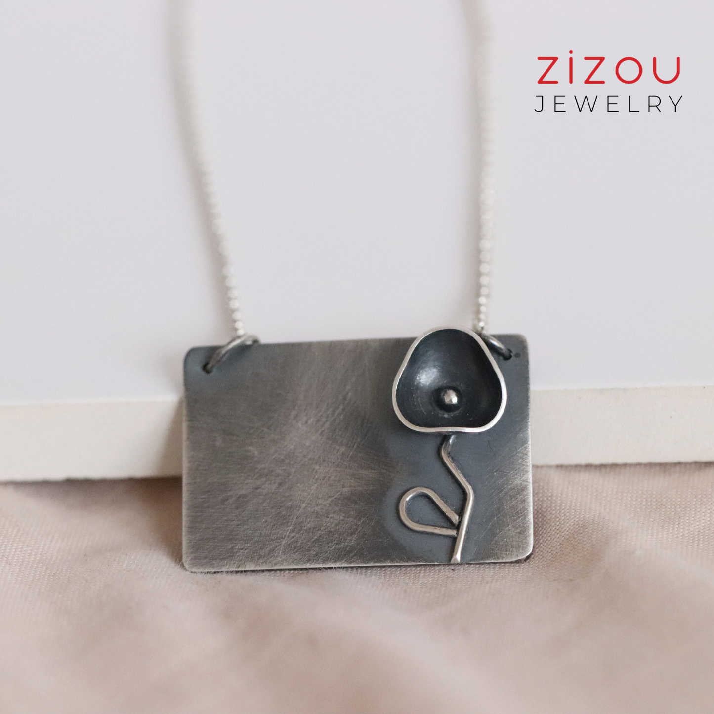 Black flower / necklace
