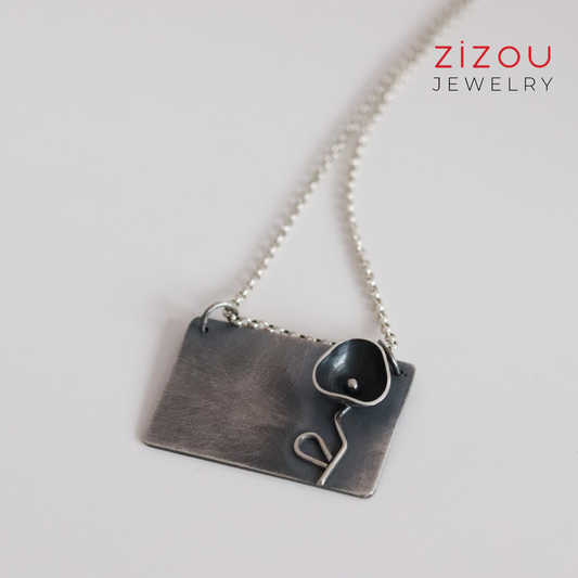 Black flower / necklace