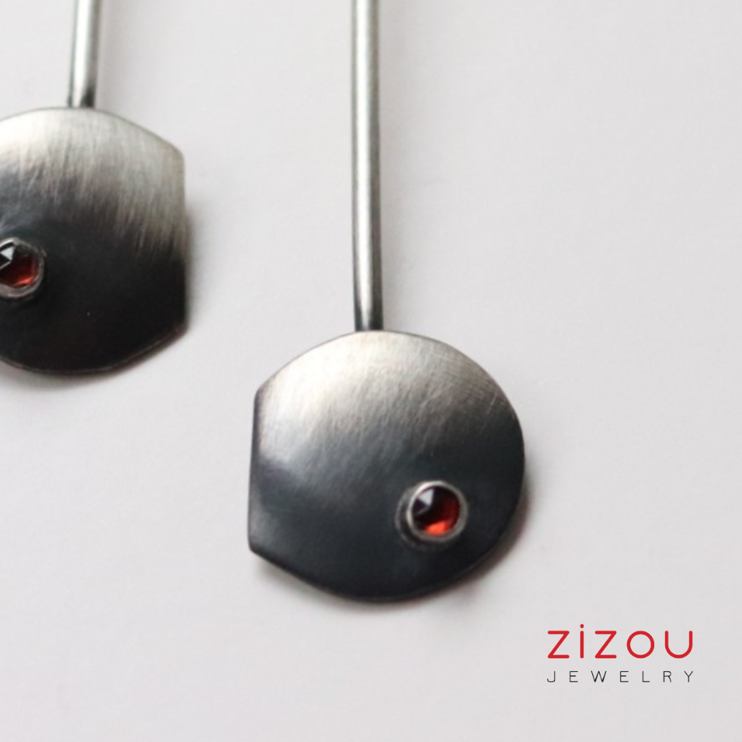 The Moon / garnet / earrings