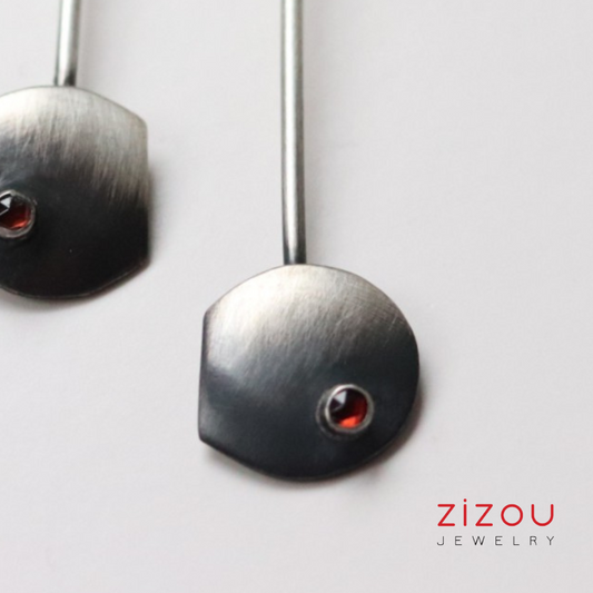 The Moon / garnet / earrings