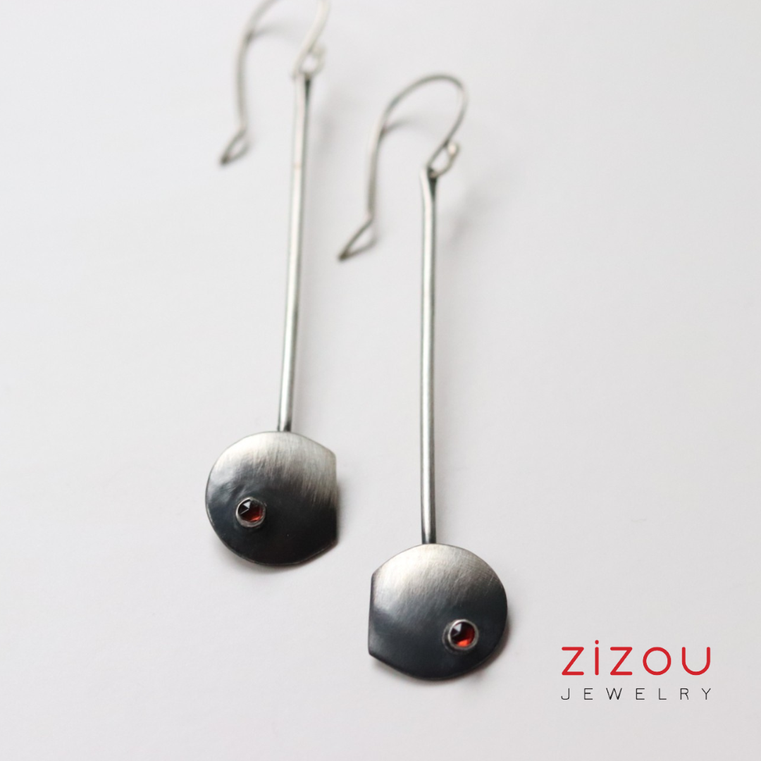 The Moon / garnet / earrings