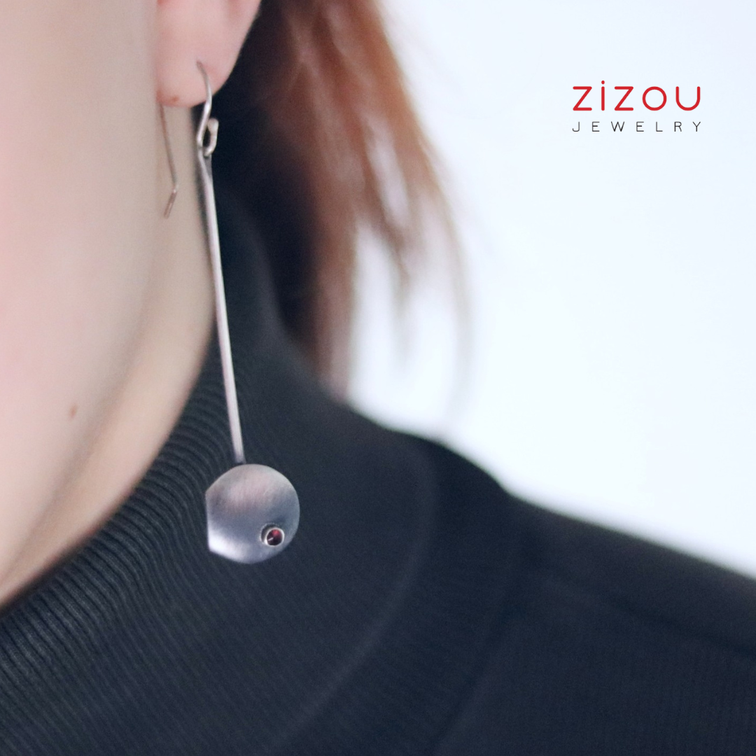 The Moon / garnet / earrings