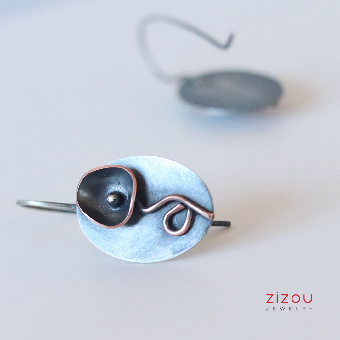 Black flower oval / mixed metal / earrings