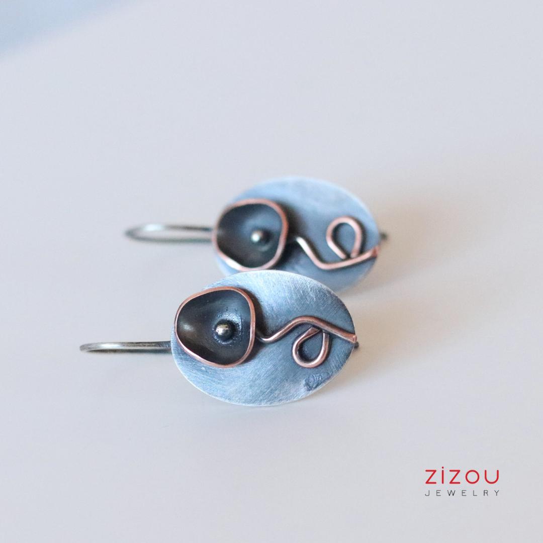 Black flower oval / mixed metal / earrings