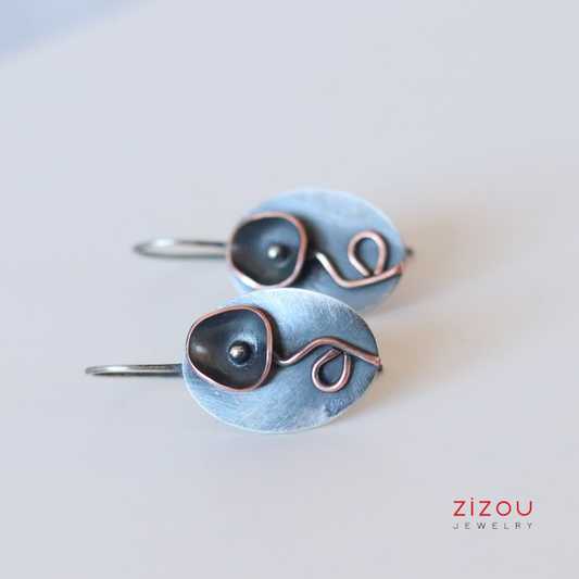 Black flower oval / mixed metal / earrings