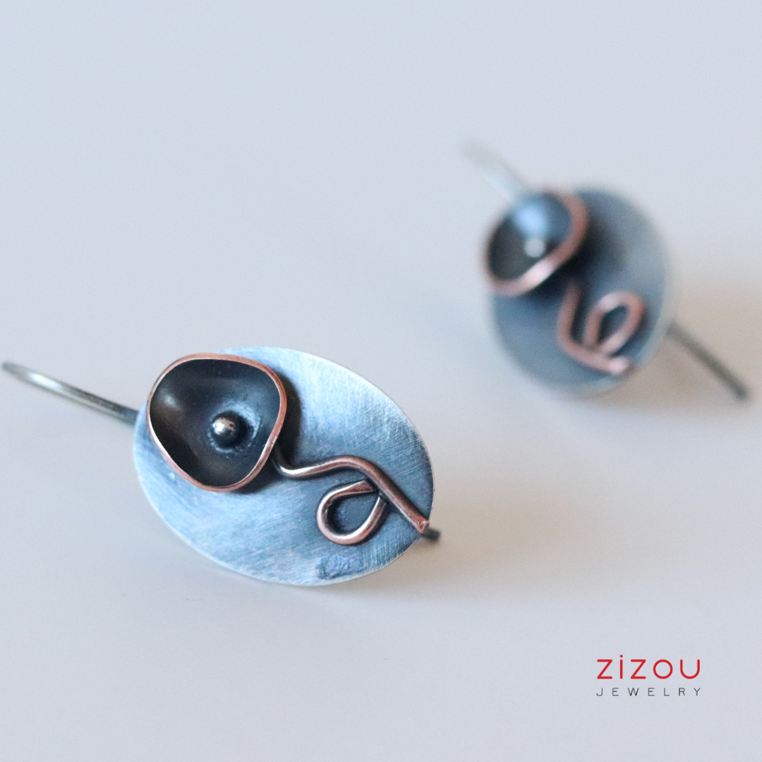 Black flower oval / mixed metal / earrings
