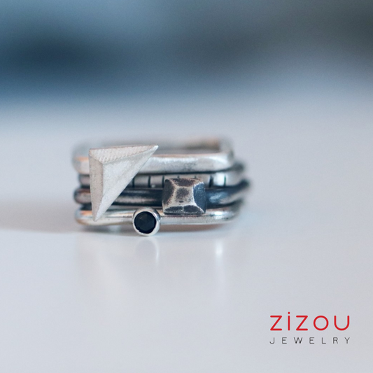 4U1 spinel I / square / ring