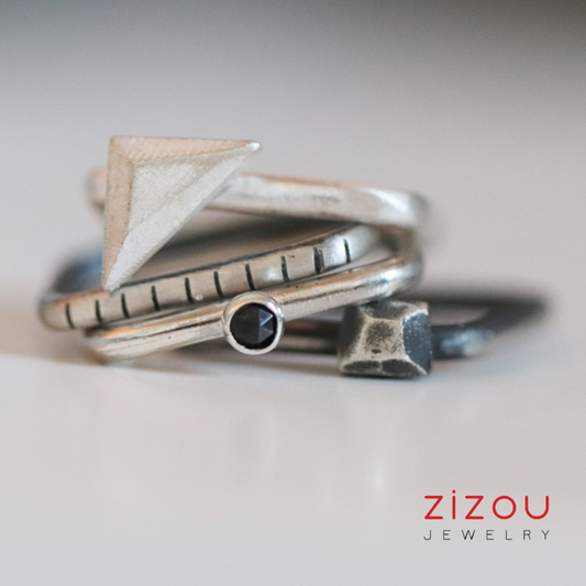 4U1 spinel I / square / ring