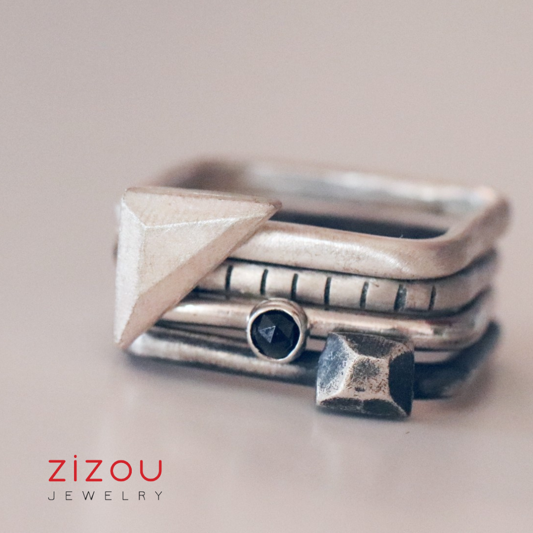 4U1 spinel I / square / ring