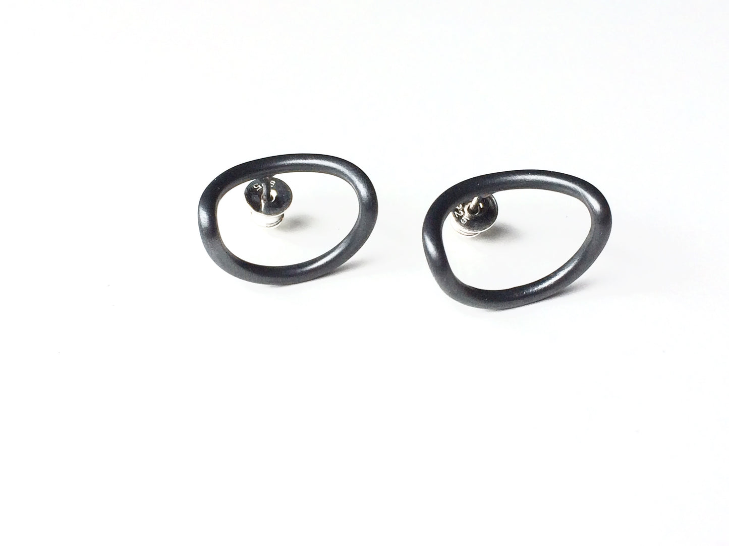 Oval outside / earrings