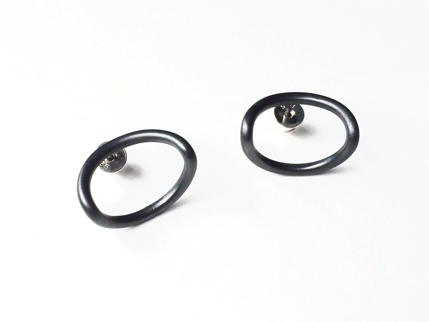 Oval outside / earrings