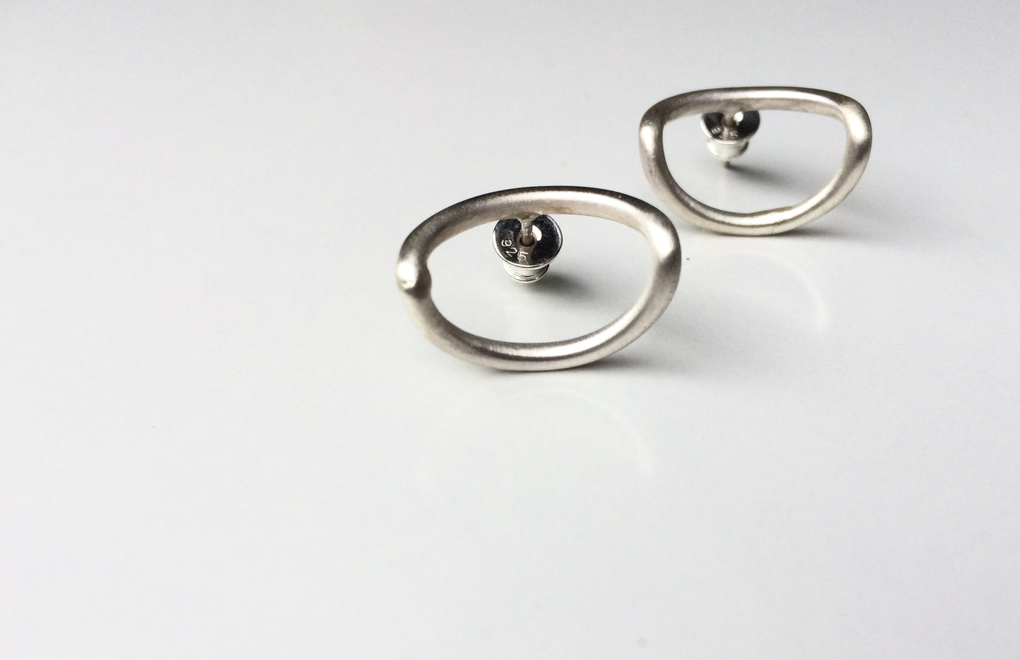 Oval outside / earrings