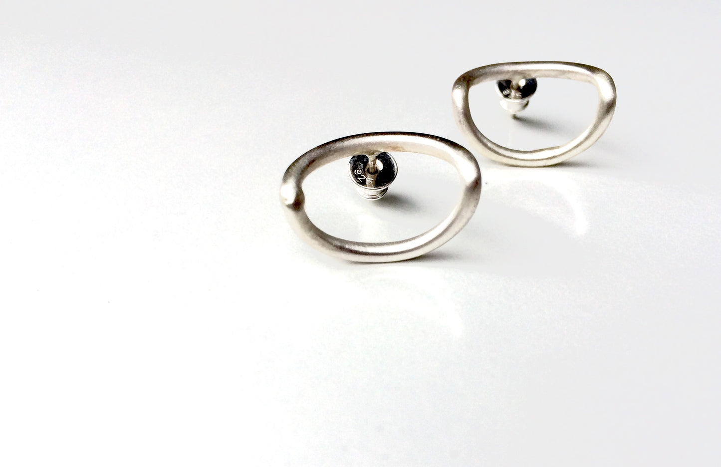 Oval outside / earrings