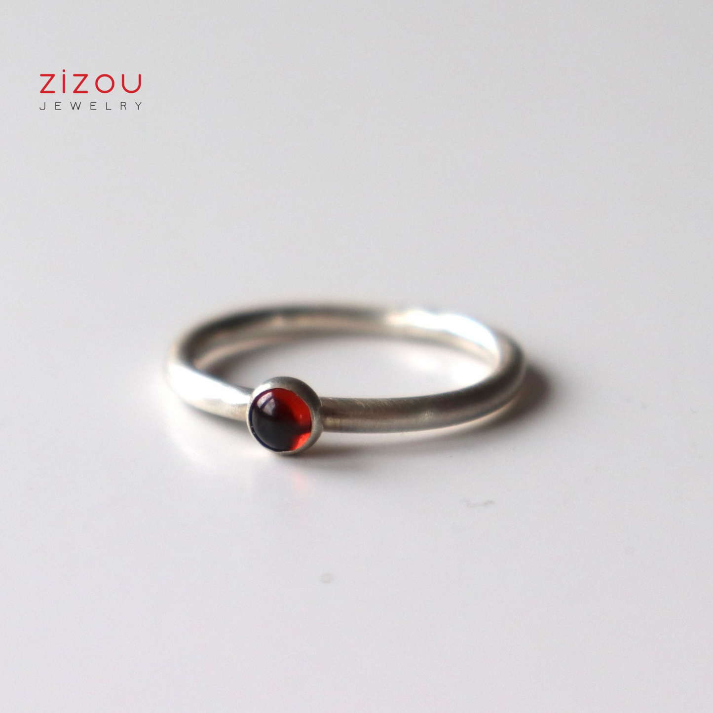 Minimal / garnet / round / ring