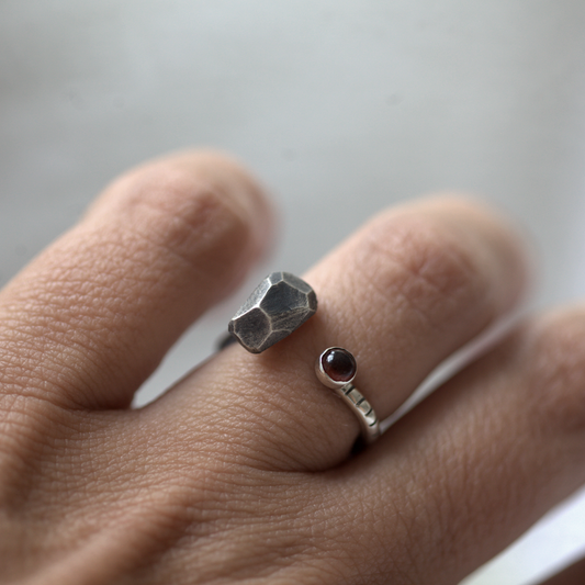 Stripes & Stones / garnet / ring