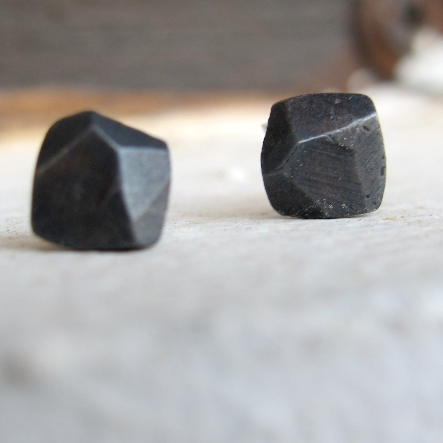 Stones M / Black / earrings