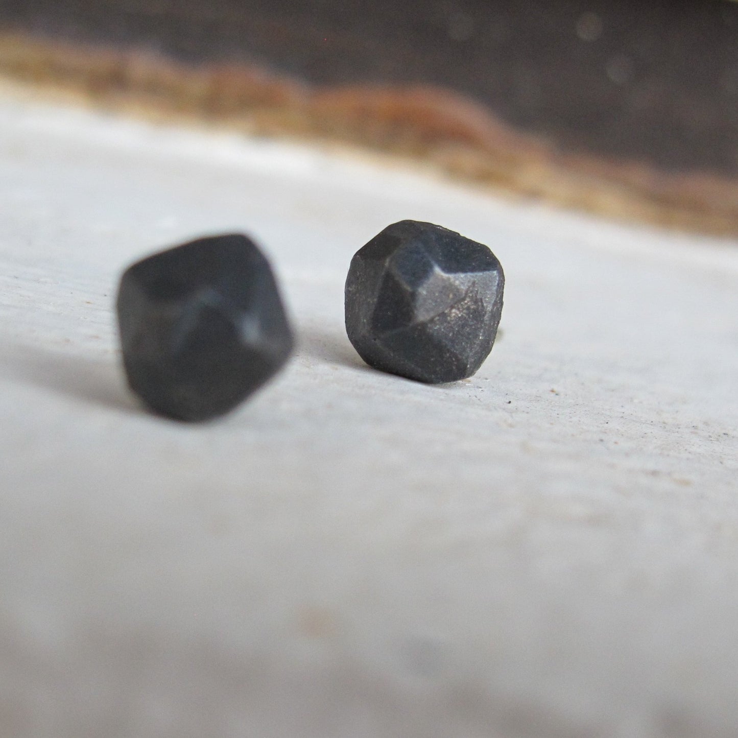 Stones S / Black / earrings