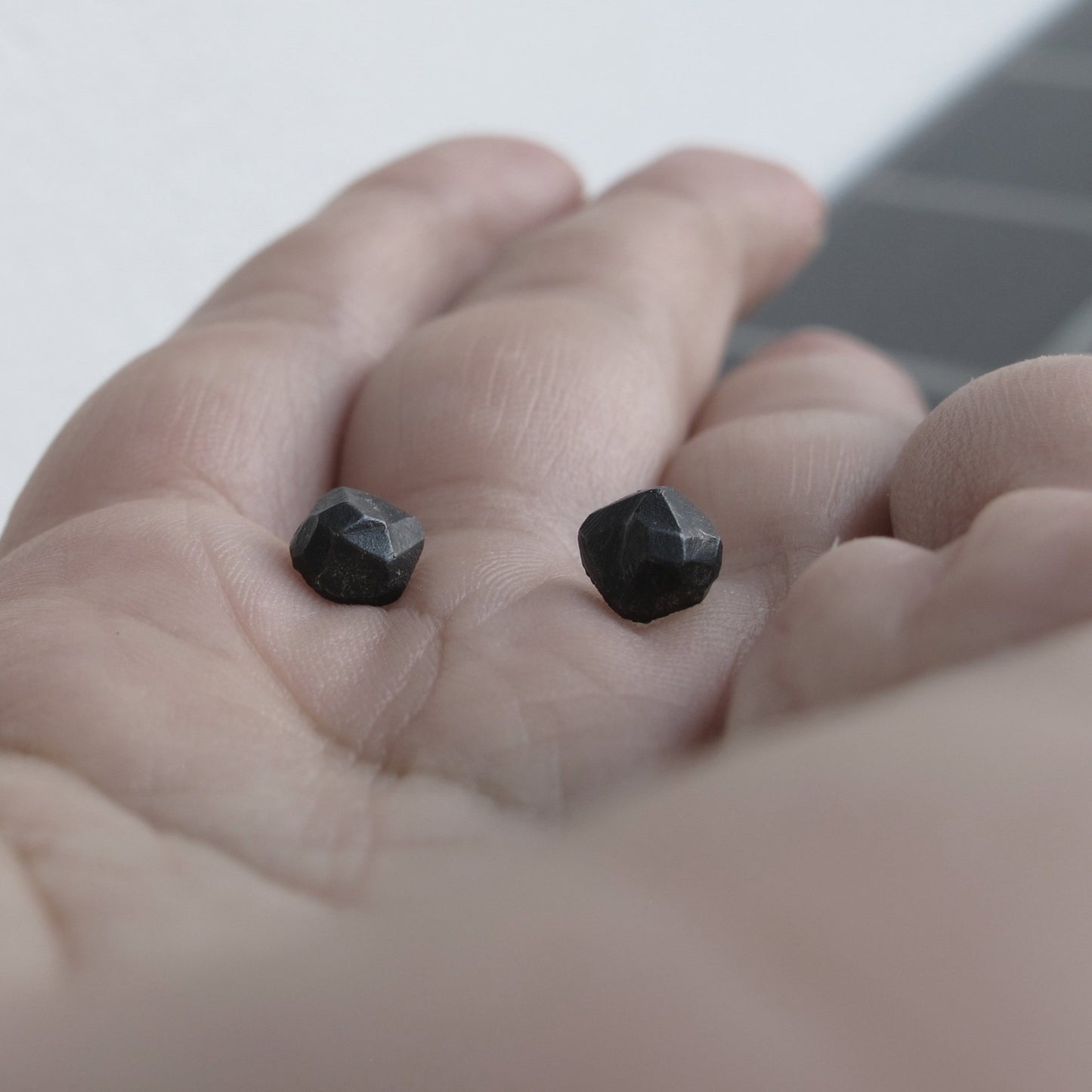 Stones S / Black / earrings
