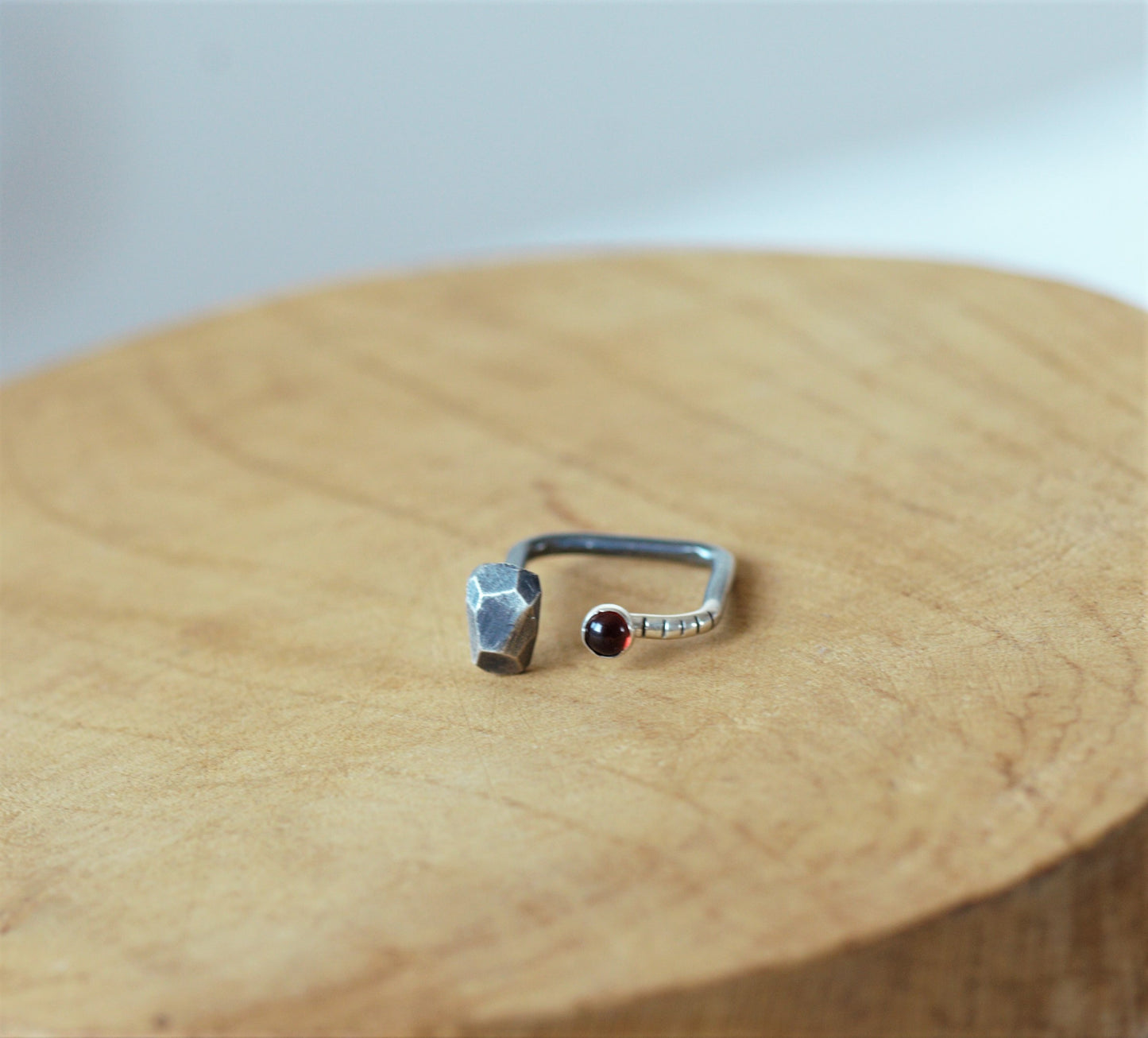 Stripes & Stones / garnet / ring