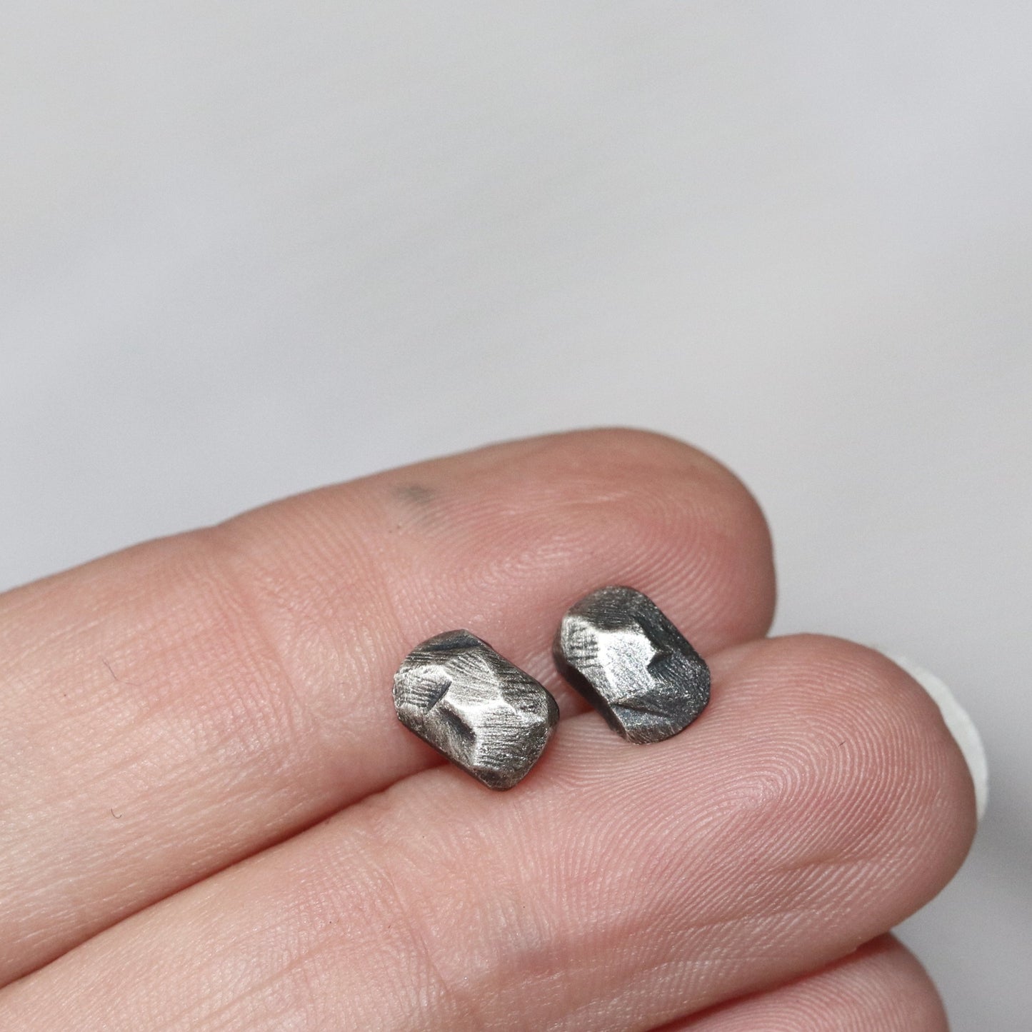 Stones / Black / Earrings