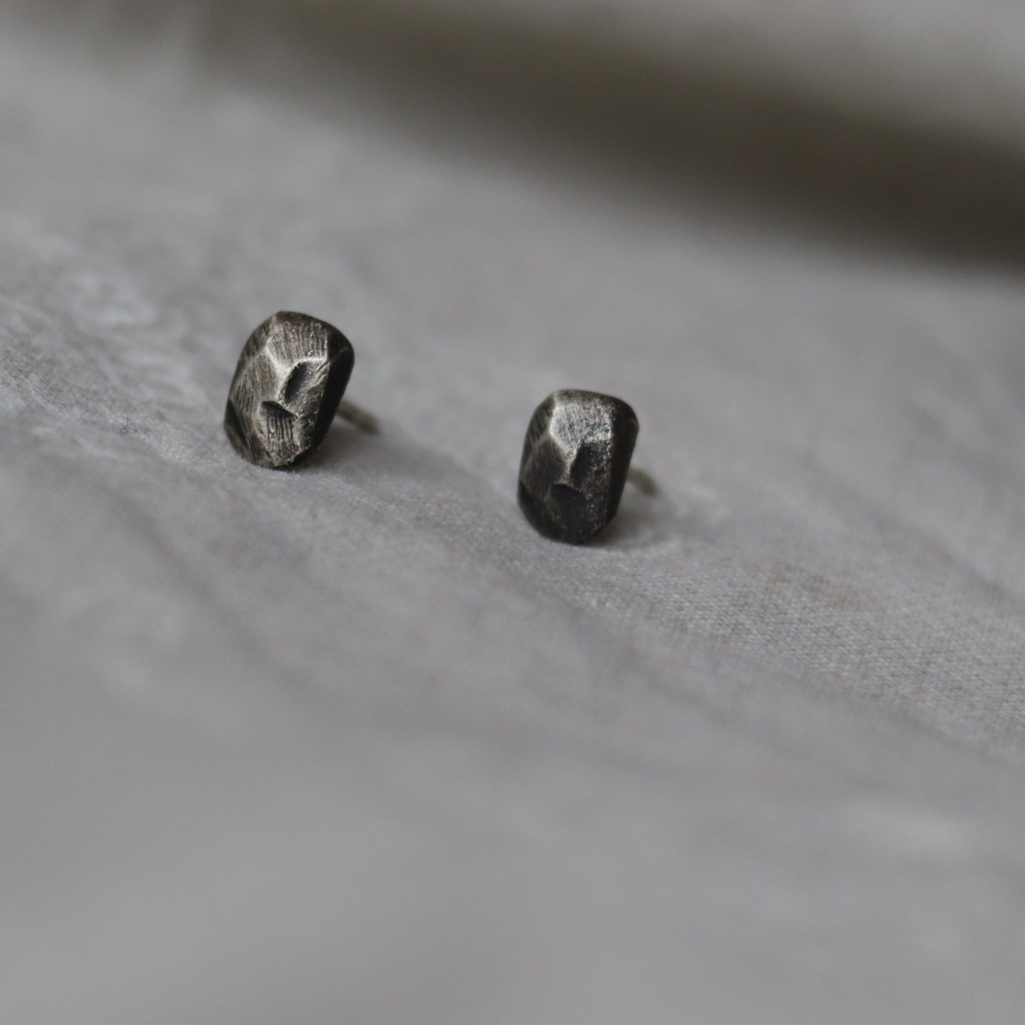 Stones / Black / Earrings