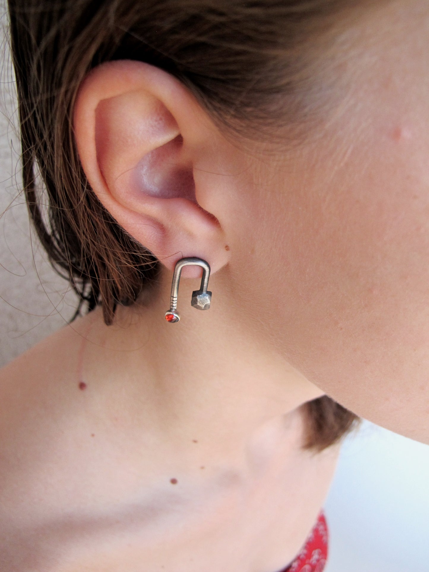 Stripes & Stones U / garnet / earrings