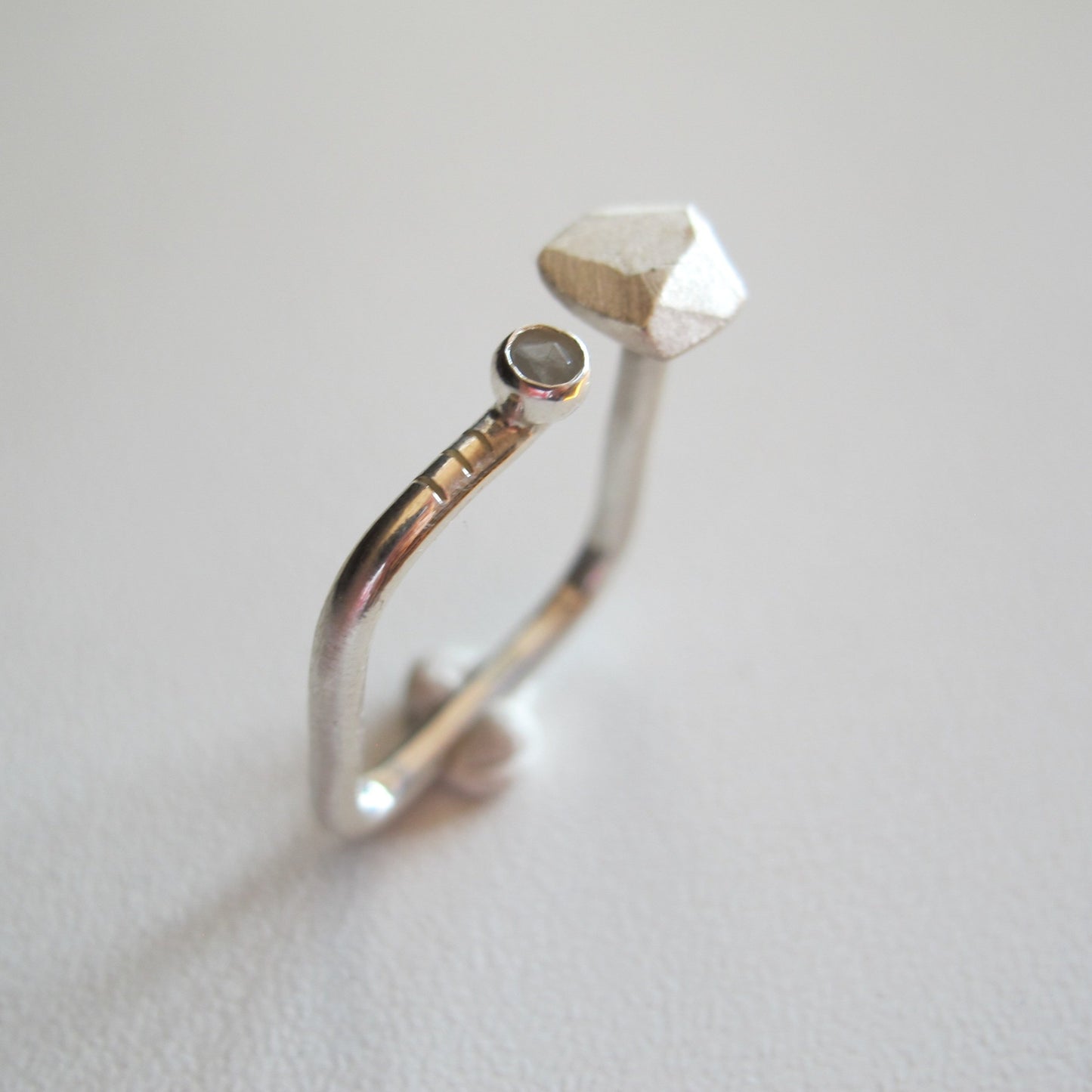 Stripes & Stones M / prehnite / ring