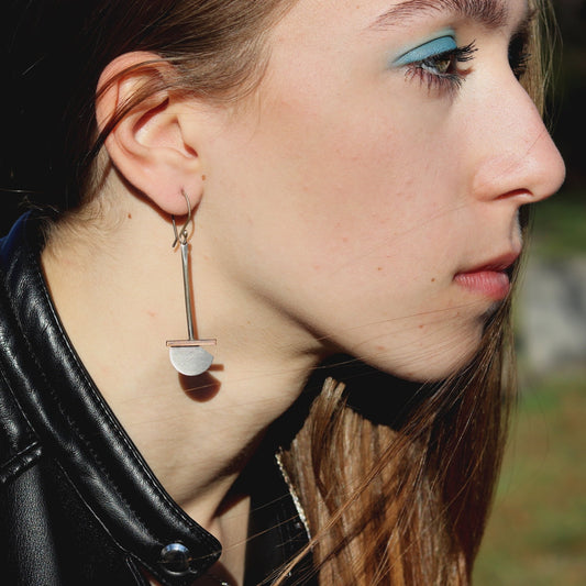 Hand / earrings