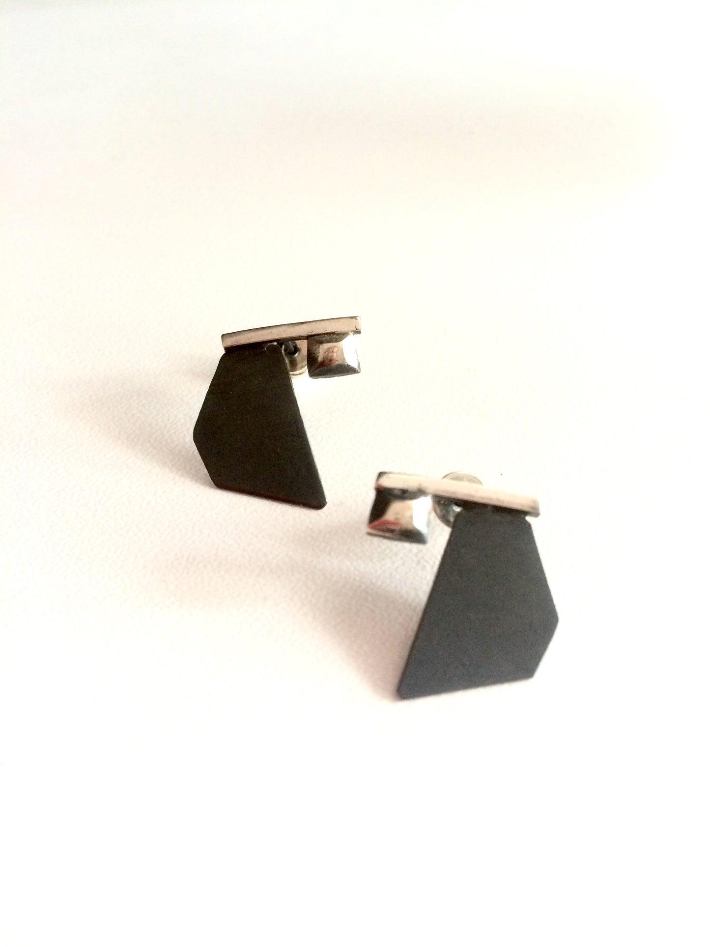 Asymmetric love / earrings