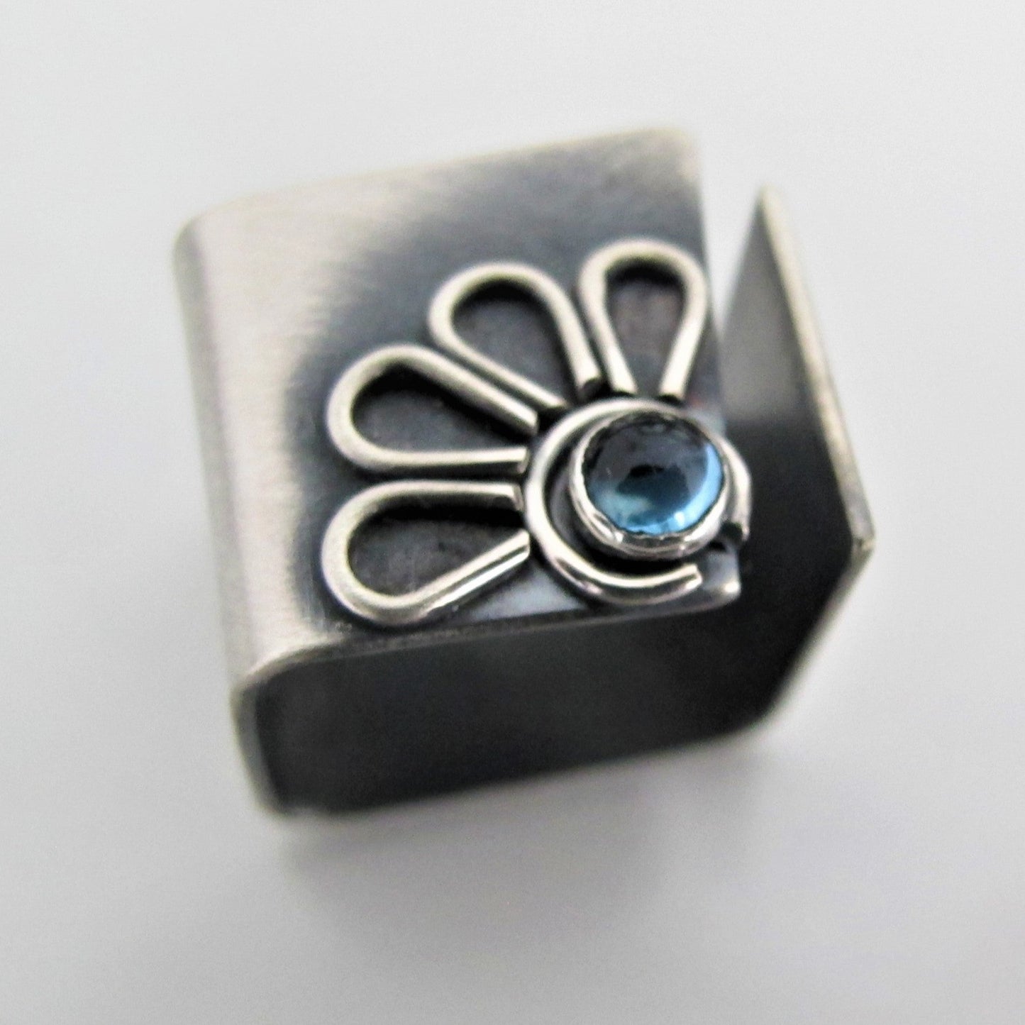 Daisy / topaz / square / ring