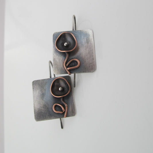 Black flower / metal mix / earrings