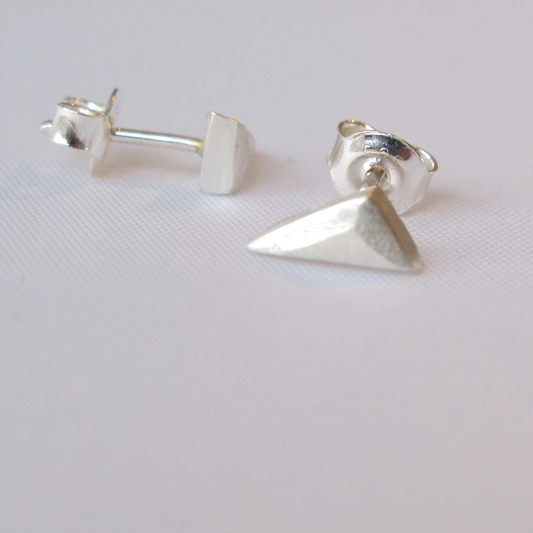 Triangle M / earrings