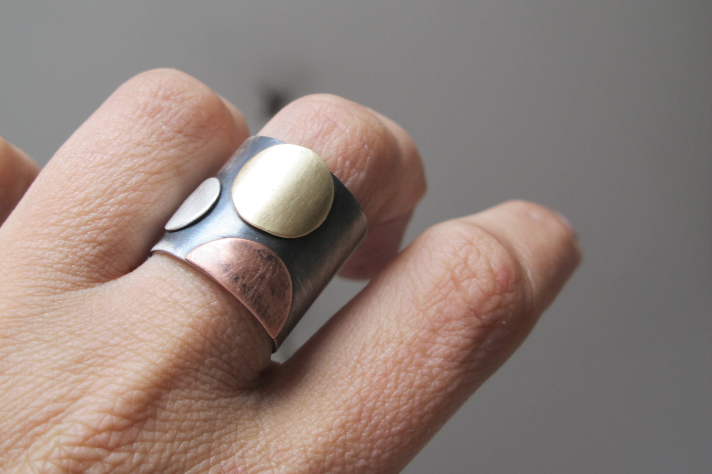 Polka dots / mixed metal / ring